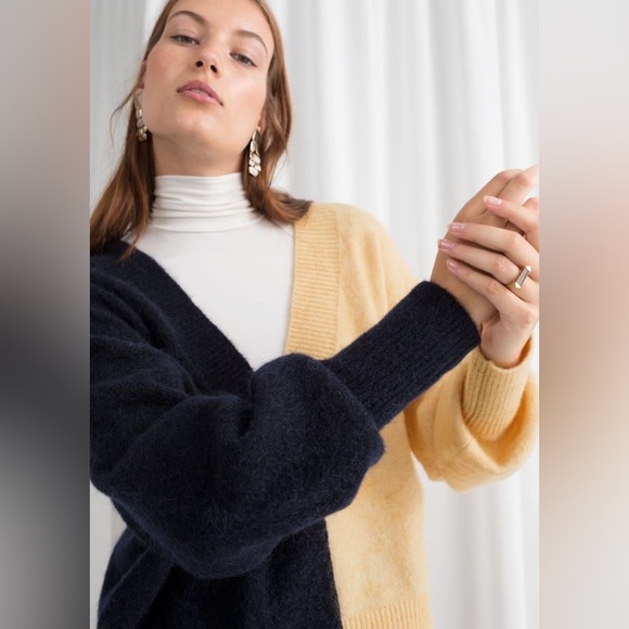 & Other Stories plunging v-cut sweater in navy blue/butter yellow sz M - Picture 7 of 8